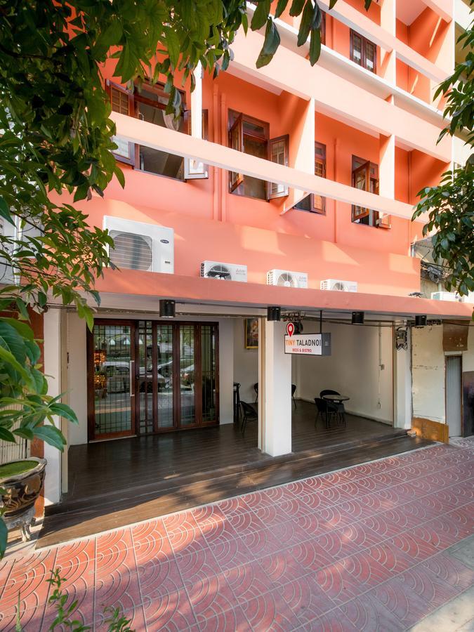 Tiny Taladnoi Hostel Bangkok Exterior foto